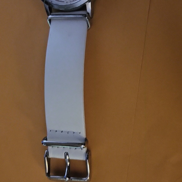 Women’s Fossil Watch - Picture 5 of 5